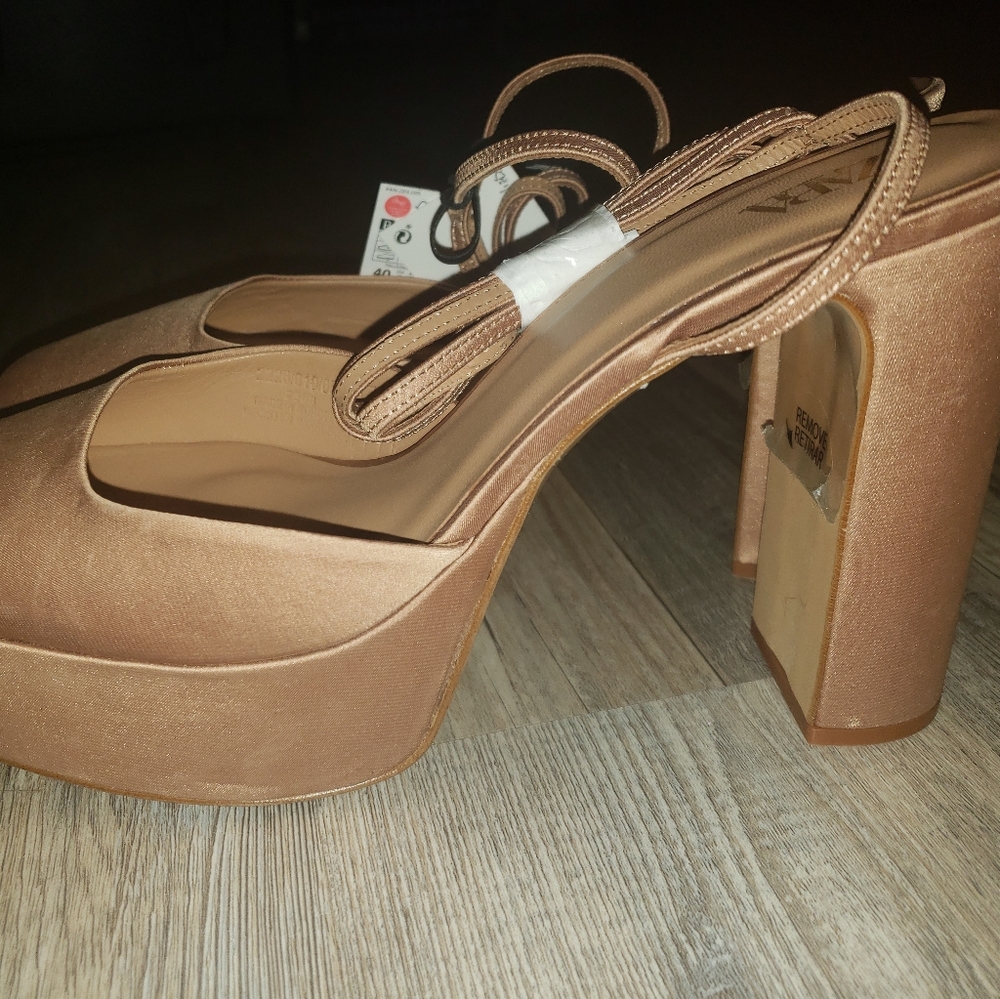Womens Square-Toe Heels - Picture 2 of 3